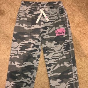 🌻Roots Camo Sweatpants girls 9-10yrs🌻
